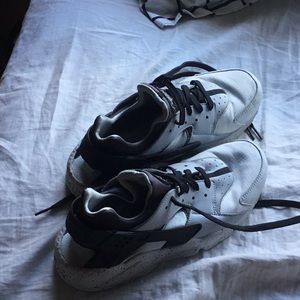 Black and grey huaraches air